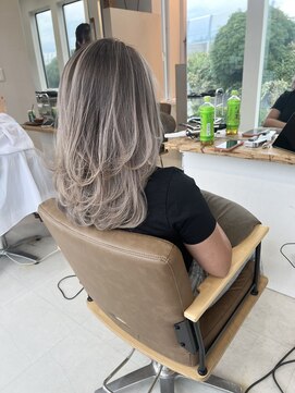 アルーナビューティデザイン シャドールーツ