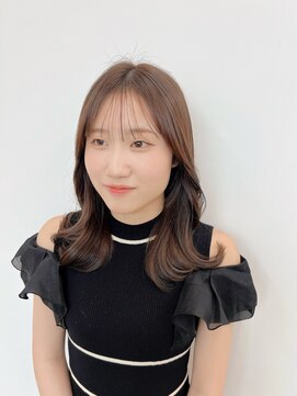 ビーヒアナウ N゜03 金沢駅西店(BE HERE NOW) くびれミディアム×フェイスレイヤー