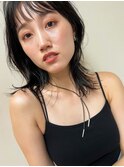 黒髪ミディアム透け感シースルーバングくびれレイヤーカット