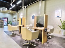 アベレ(AVERE)の雰囲気（店内は広く落ち着いた空間で、バリアフリーにも対応しております）