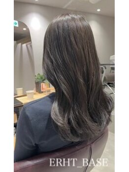 エルトベース(ERHT_BASE)の写真/夏のイメチェンはパーマで♪ショートやボブに動きをプラス。朝のセットが楽になる洗練された仕上がりへ！！