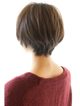 レウナ 外苑前(Reuna) 後頭部のシルエットが綺麗になれるショートスタイル!!