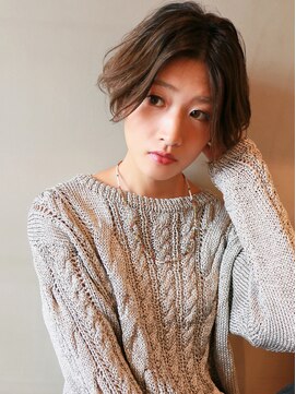 ドロップ(drop) センターパートブルージュ前下がりショート【表参道/青山drop】