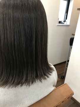 ヘアー チクタク(Hair Ciku-taku) 切りっぱなしボブ×7レベルのアッシュ