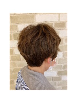 エルサフィロ キタハマ(el zafiro kitahama) 20×30×40代×似合わせカット×クセ毛ショート×ショート