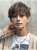 ツイストスパイラルパーマ前下がりツーブロック刈り上げマッシュ