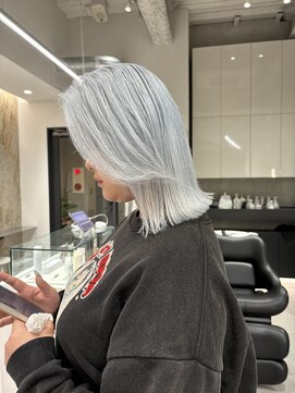 ソル 栄矢場町(SOL) ホワイトシルバー/ペールブルー