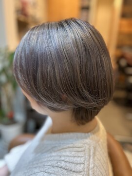 フィール(FeeL) やわらかシルバーカラー大人ショート