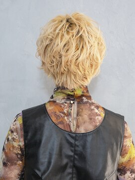 アース 溝の口店(HAIR&MAKE EARTH) ふんわりショート[溝の口/髪質改善/縮毛矯正/白髪ぼかし]