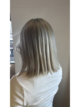 ヴィアンカ(Vianca) ホワイトブロンド