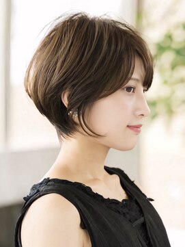 ロビー 青山(ROBBY) ショートボブ/前髪あり/小顔ショート/30代/40代/50代