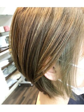 エノモト(ENOMOTO) カーキベージュ×ミントアッシュイヤリングカラー