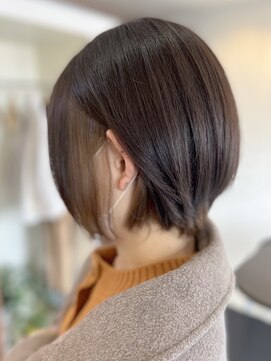 アークスヘアー 小顔カットべージュインナーカラー透け感ナチュラルボブ