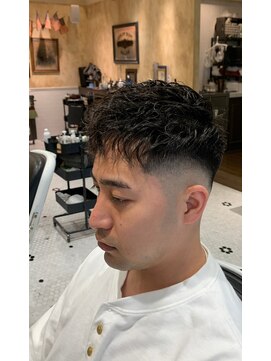 ルドローブラントオオサカ(LUDLOW BLUNT Osaka) 【LUDLOW BLUNT】フェードカット スペインパーマ ツイスト