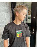 シャンパンゴールドのスパイキーショート