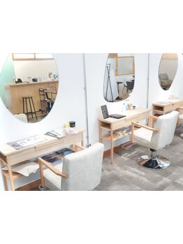 貴方だけの隠れ家的プライベート空間。丁寧なカウンセリングで、髪の悩みを解決し、理想の美髪へ導く。