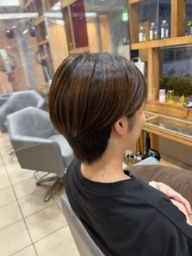 スタジオ アルファプラス 日暮里店(studio α+) ステップボーンカットカットボブショートハイライト白髪ぼかし