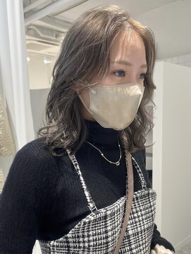 シーン(scene) グレージュカラー