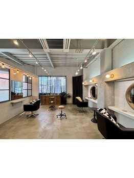 女性スタイリストによるマンツーマン施術＊女性目線での提案と、細やかな気遣いが《ciAo!》の人気の秘訣◎