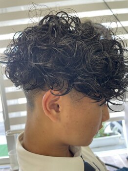 ビューティーサロンフレンド みどり町店の写真/メンズ得意なスタッフ在籍！スパイラルパーマからフェードまで、高い技術で「理想のスタイル」を形に♪