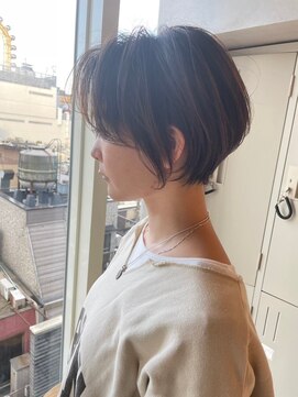アトレ 福岡大名店(attrait) 大人っぽいショートヘア。ブラウンカラーで柔らかな印象に