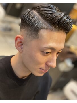 フランクスバーバーリザーブ 人形町店(FRANK’S BARBER RESERVE) スキンミドルフェードカットサイドパートk