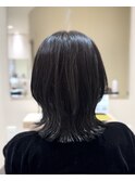 黒髪くびれレイヤースタイルカット(a)