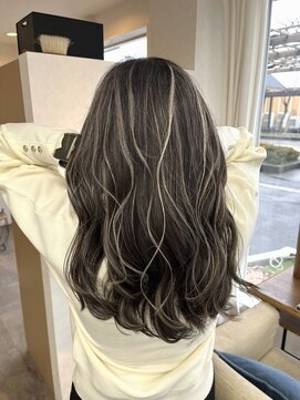 リングバイモアムー(Ring by Moremuu) イッシー　ホワイトハイライト