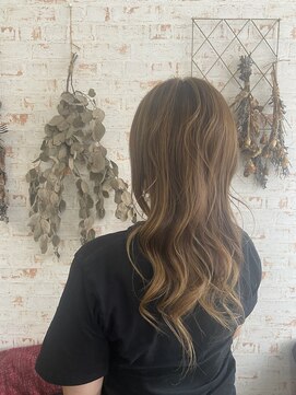 アカイトビラ ヘアケアサロン(AKAI TOBIRA Hair Care Salon) ハイライト×ハイトーン