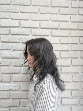 ビランチェ 池袋(bilancia) ホワイトグレージュ/ミニウルフ/デジタルパーマ