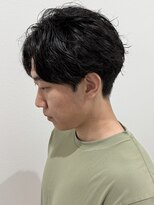 ヒュイル バイ ニアウ(Hwyl by Niau) メンズセンターパートパーマニュアンスパーマ毛流れパーマ