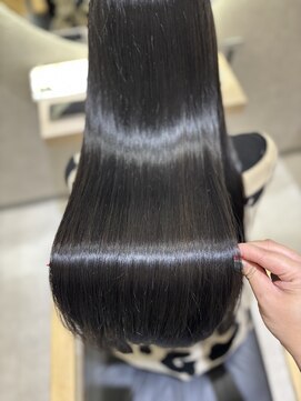 ジーナ 福岡天神(Zina) 艶髪/美髪/髪質改善【Zina福岡天神】