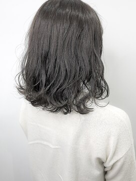 ネイヴィル(navile) グレージュシークレットカラーリラックスウェーブロブ