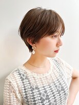 トルネード(TORNADO) 大人ショートヘア 丸顔面長エラ張りひし形耳かけ前髪あり K0828
