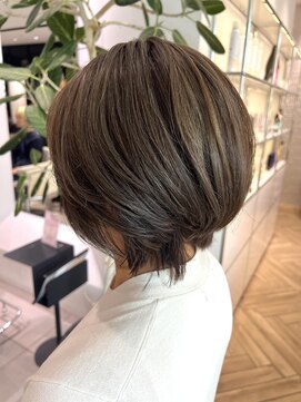 ステア ケース(stair case) ハイライトと白髪で作る透明感 オリーブベージュ30代40代40代