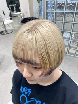 イリ(iLi) 【iLi】ホワイトブロンド/ショート/裾カラー