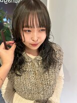 ツナグ(tsunagu)&nbsp;ロングパーマとオリーブカラー