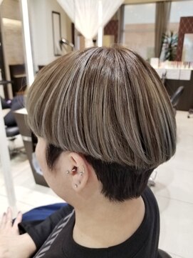ミック ヘアアンドメイクアップ 高田店(miq Hair&Make up) マッシュショート/刈り上げ/ハイライト/グレーアッシュ/アッシュ