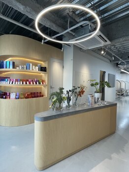 シダ(sida SAIIN)の写真/【京都/西院】印象を左右する顔周りのカットもお任せ!骨格に合わせてミリ単位でカットするので小顔見せも◎