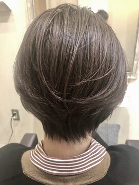 ザシラ(THE SIRA) 襟足が綺麗大人ショート