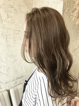 ペネロープ(Penelope) セミロングレイヤー/ブリーチ無し/ベージュ系　担当夕島
