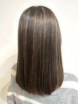 ラヴィエール(LAVIERE by R-EVOLUT)&nbsp;縮毛矯正　ツヤ髪　グレージュ　髪質改善ブリーチ　ダブルカラー