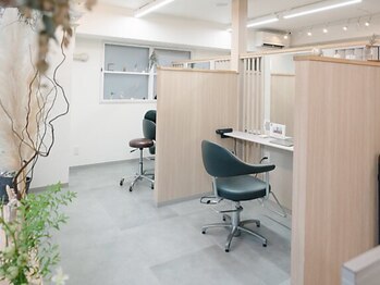 アンジュール 鹿児島中央店(UNJOUR.)の写真/【系列新店舗★駐車場あり】全席半個室の完全マンツーマンサロン◎人気の髪質改善専門店の4店舗目♪