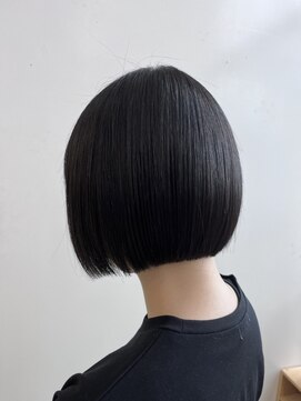 レオ 幸手(Leo) 20代30代透明感暗髪アッシュブルーグレージュ丸みボブ