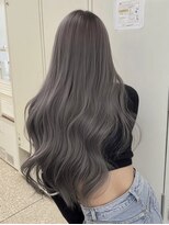 イル(iLe.)&nbsp;ブリーチ/ホワイトグレージュ/デジタルパーマ/フェザーパーマ