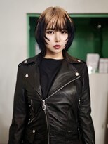 スリット(slit)&nbsp;ブラック×ブロンドトップのハイトーンボブ