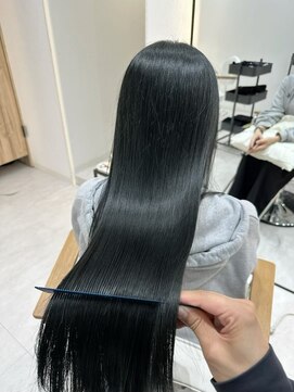 ジーナ 吉塚(Zina) 暗髪 透明感 ブルーブラック【福田れん】博多 吉塚 美容室