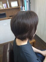 ワイエス(YS)&nbsp;くせを活かした大人ショートボブ
