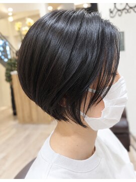 ルシードスタイル クリザンテーム 大人の艶感ショートボブ