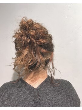 ヴァンクシー バイ ルナ(VANKCY by Luna) 【neolive plus】ＢＯＢでも出来ちゃう！抜け感あるラフお団子